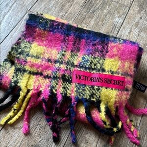 Victoria’s Secret scarf Winter Angel Collection fushia yellow plaid NWT